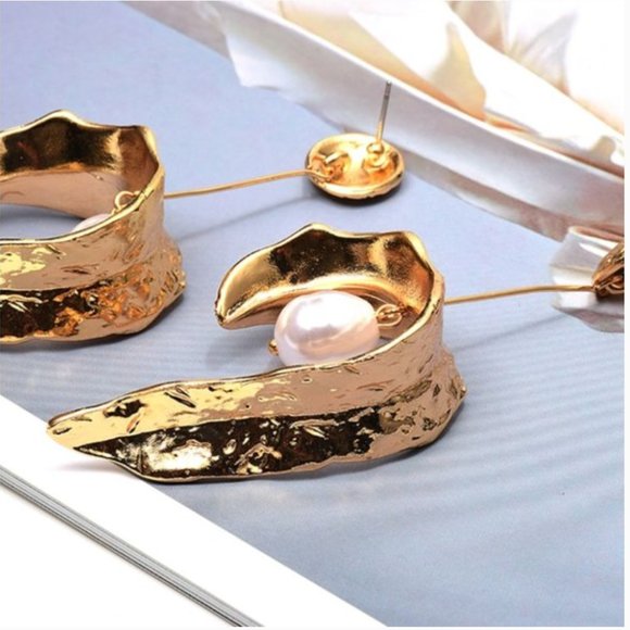 Hang Pearl Long Drop Earrings - Picture 5 of 10